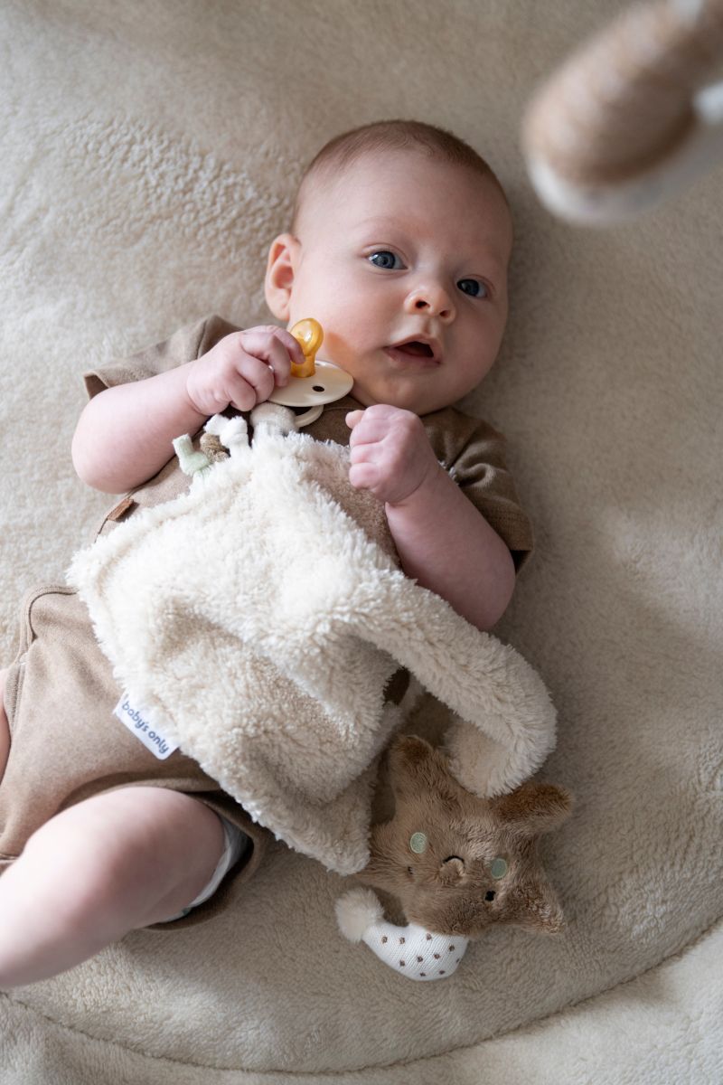 Muchláček s držákem na dudlík